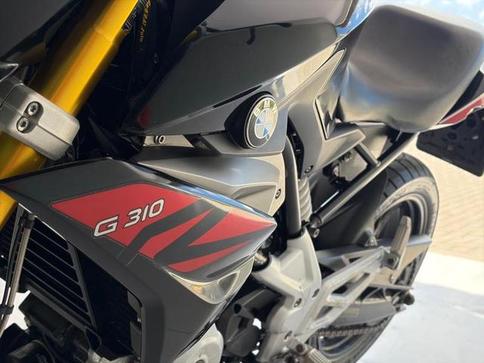 BMW G310 R
