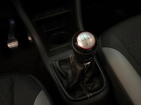 VOLKSWAGEN UP CROSS MDV