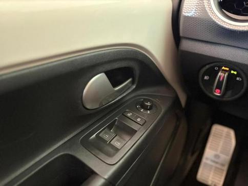 VOLKSWAGEN UP CROSS MDV