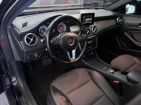 MERCEDES-BENZ GLA200