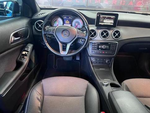MERCEDES-BENZ GLA200