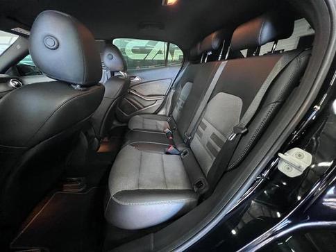 MERCEDES-BENZ GLA200