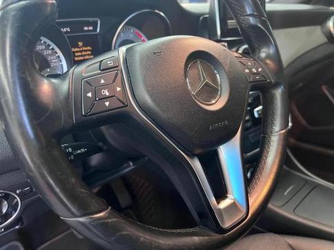 MERCEDES-BENZ GLA200