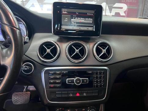 MERCEDES-BENZ GLA200