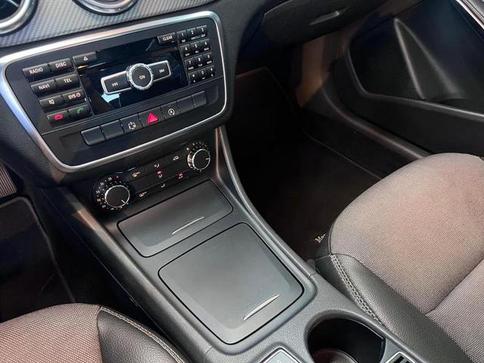 MERCEDES-BENZ GLA200