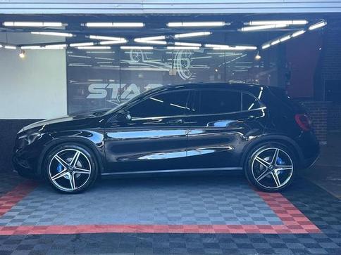 MERCEDES-BENZ GLA200