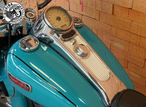 HARLEY-DAVIDSON ROAD KING CUSTOM