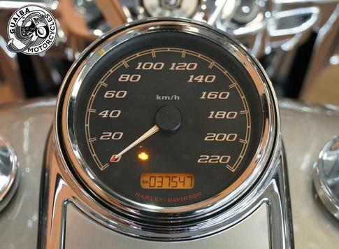 HARLEY-DAVIDSON ROAD KING CLASSIC FLHRC