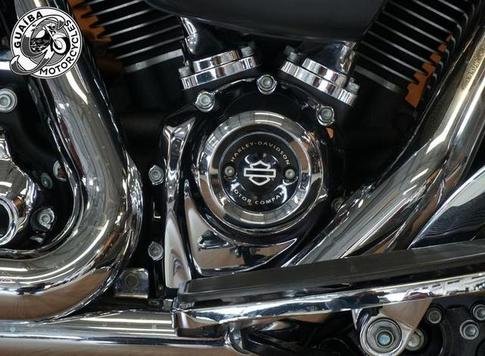 HARLEY-DAVIDSON ROAD KING CLASSIC FLHRC