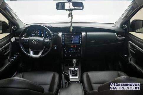 TOYOTA HILUX SW4 2.8 SRX 4X4 7 LUGARES 16V TURBO INTERCOOLER DIESEL 4P AUTOM�TICO
