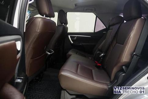 TOYOTA HILUX SW4 2.8 SRX 4X4 7 LUGARES 16V TURBO INTERCOOLER DIESEL 4P AUTOM�TICO