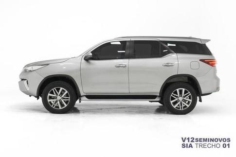 TOYOTA HILUX SW4 2.8 SRX 4X4 7 LUGARES 16V TURBO INTERCOOLER DIESEL 4P AUTOM�TICO