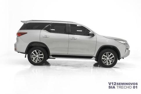 TOYOTA HILUX SW4 2.8 SRX 4X4 7 LUGARES 16V TURBO INTERCOOLER DIESEL 4P AUTOM�TICO