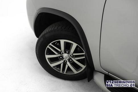 TOYOTA HILUX SW4 2.8 SRX 4X4 7 LUGARES 16V TURBO INTERCOOLER DIESEL 4P AUTOM�TICO