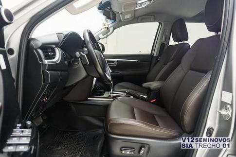 TOYOTA HILUX SW4 2.8 SRX 4X4 7 LUGARES 16V TURBO INTERCOOLER DIESEL 4P AUTOM�TICO