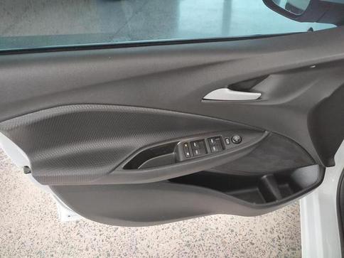 CHEVROLET ONIX PLUS 10MT LT2