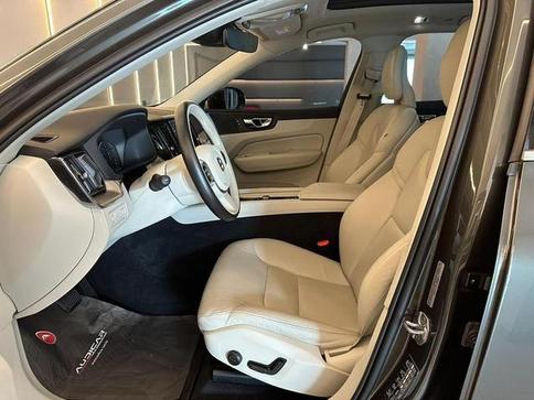 VOLVO XC 60 2.0 T5 MOMENTUM AWD