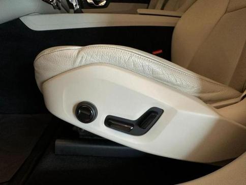 VOLVO XC 60 2.0 T5 MOMENTUM AWD