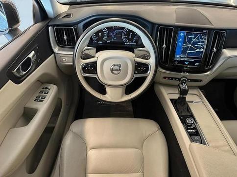 VOLVO XC 60 2.0 T5 MOMENTUM AWD