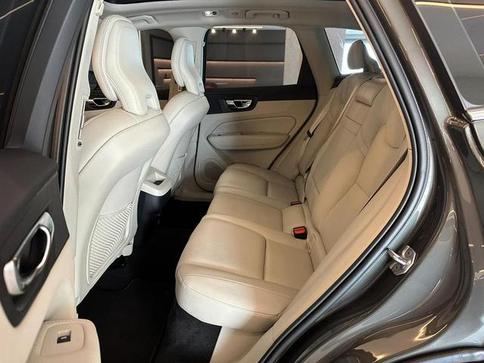 VOLVO XC 60 2.0 T5 MOMENTUM AWD