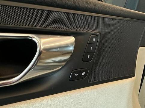 VOLVO XC 60 2.0 T5 MOMENTUM AWD