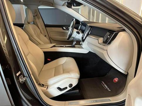 VOLVO XC 60 2.0 T5 MOMENTUM AWD