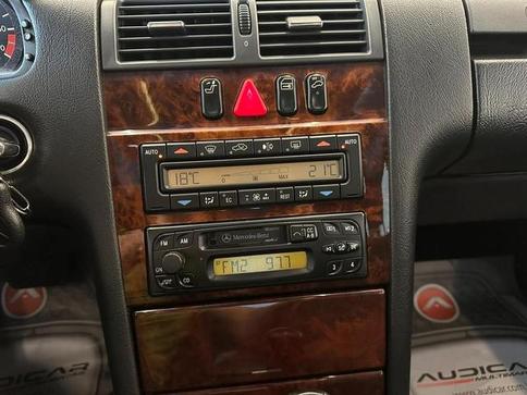 MERCEDES-BENZ E 240 ELEGANCE 2.4 4P