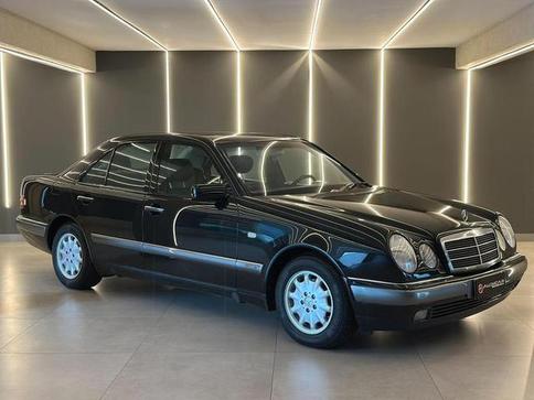 MERCEDES-BENZ E 240 ELEGANCE 2.4 4P