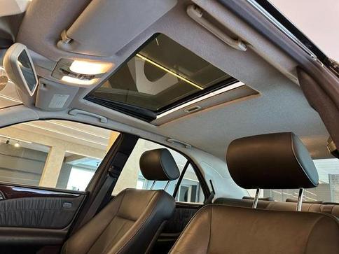 MERCEDES-BENZ E 240 ELEGANCE 2.4 4P