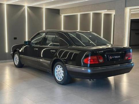 MERCEDES-BENZ E 240 ELEGANCE 2.4 4P