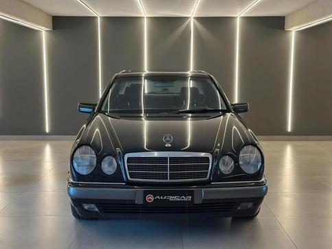 MERCEDES-BENZ E 240 ELEGANCE 2.4 4P