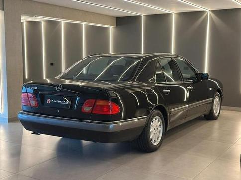 MERCEDES-BENZ E 240 ELEGANCE 2.4 4P