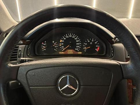 MERCEDES-BENZ E 240 ELEGANCE 2.4 4P