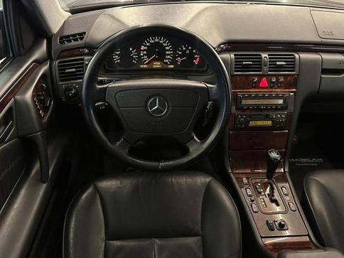 MERCEDES-BENZ E 240 ELEGANCE 2.4 4P