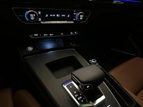 AUDI Q5 S-LINE BLACK 2.0 TFSI QUAT. S-TRONIC
