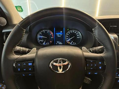 TOYOTA HILUX SW4 SRX PLAT. 4X4 2.8 TB DIE. AUT.