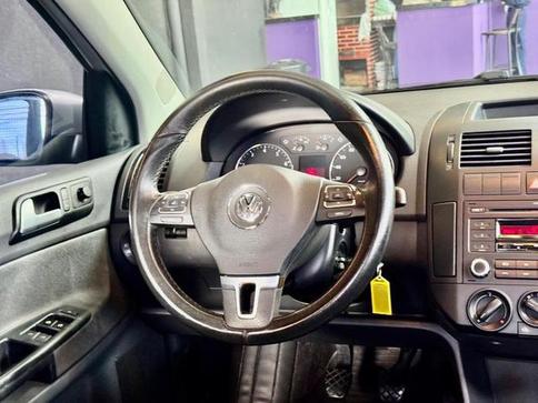 VOLKSWAGEN POLO SEDAN 1.6