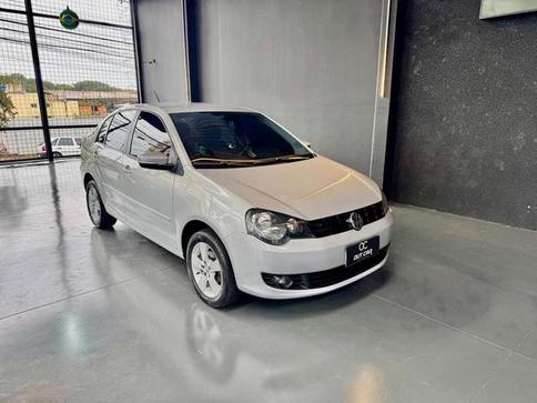 VOLKSWAGEN POLO SEDAN 1.6