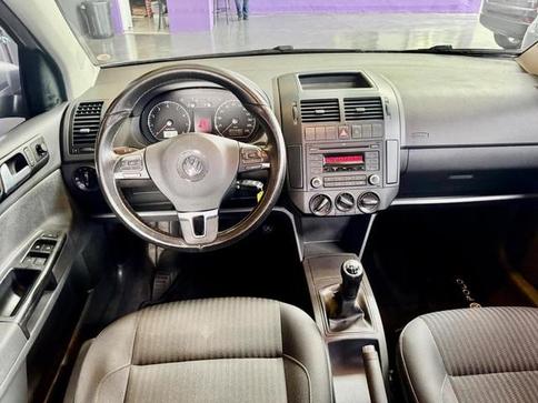 VOLKSWAGEN POLO SEDAN 1.6