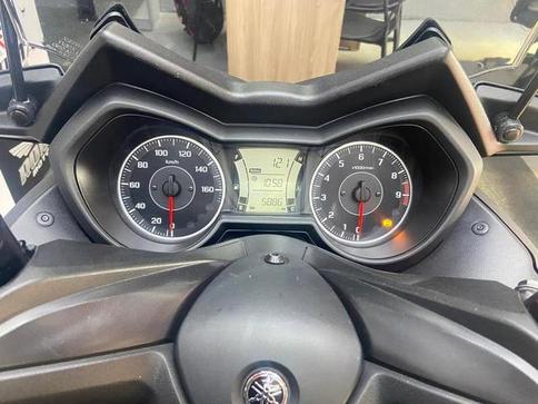 YAMAHA XMAX