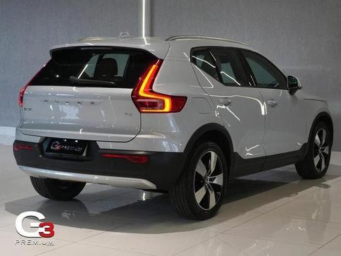 VOLVO XC40 T4 MOMENTUM