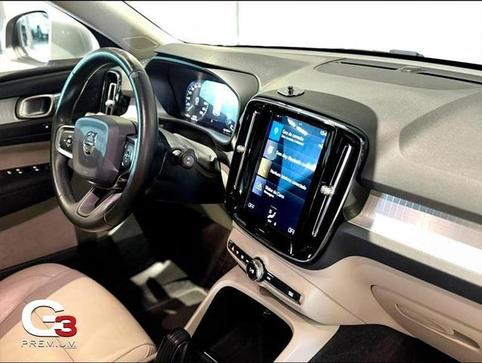 VOLVO XC40 T4 MOMENTUM