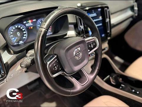 VOLVO XC40 T4 MOMENTUM