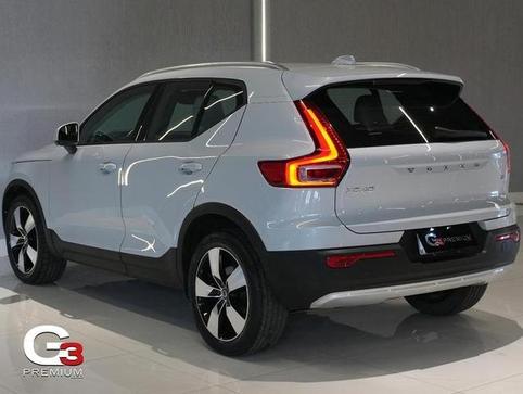 VOLVO XC40 T4 MOMENTUM