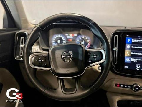 VOLVO XC40 T4 MOMENTUM