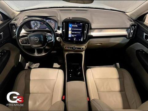 VOLVO XC40 T4 MOMENTUM