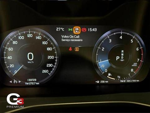 VOLVO XC40 T4 MOMENTUM