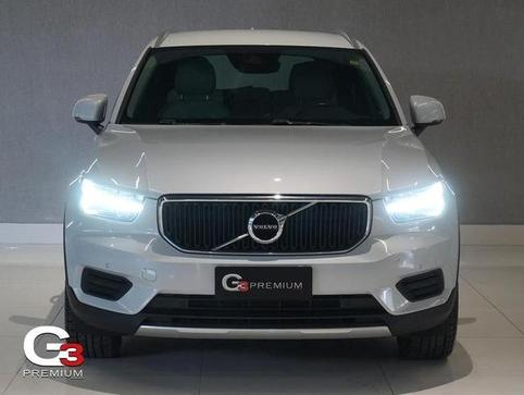 VOLVO XC40 T4 MOMENTUM
