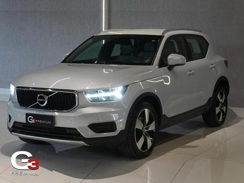 VOLVO XC40 T4 MOMENTUM