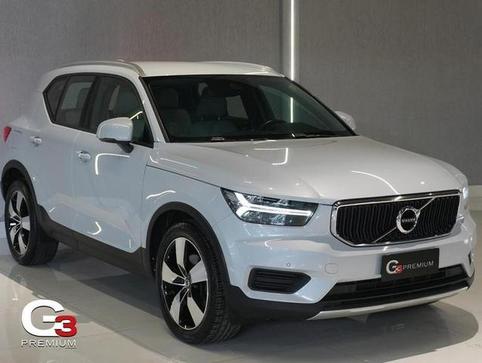 VOLVO XC40 T4 MOMENTUM